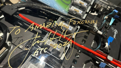 黃仁勳訪鴻海展位簽下1句話 相約6/4 Computex見