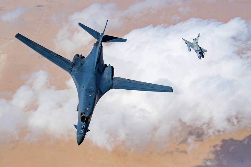 劍拔弩張！ 俄米格-31驅離美B-1B戰略轟炸機