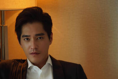 「媽！我撿到藍正龍」 網友路上拾獲皮夾驚見本尊健保卡