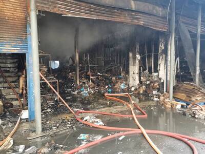 深坑工廠大火》大火恐燒出氟化氫、戴奧辛 醫：有症狀速就醫