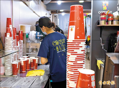 含塑膠淋膜紙杯回收困難 環團倡源頭減量