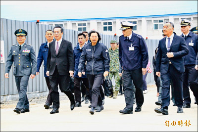 春節前勗勉 蔡視察澎防部