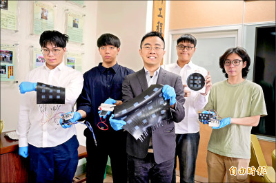 實現機器人觸覺皮膚 興大研發自發電、變形觸碰面板