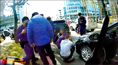 《台中》疑綠燈起步慢 「丟丟妹」男友遭毆打