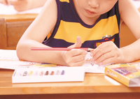 抓學童頭髮前後搖7下......補習班師辯「在玩」 法院判決曝