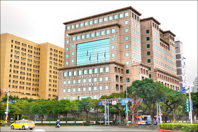 家族爭產 扮影武者恐嚇阻止集團改選董監事 長榮大房3子張國政連襟 判3年10月確定