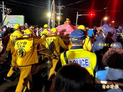 「粉紅超跑」急行軍 12小時飆逾50公里