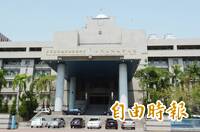 醋男糾眾酒店外押情敵 擄人施虐強拍裸照