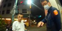超商前咆哮又罵員警「俗辣」！高雄男口袋藏毒慘了