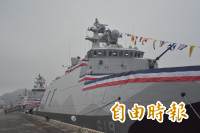 海軍沱江級量產首批6艘全數交艦  蔡英文：證明守護民主自由的決心