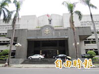 農地架大陽能板回填廢棄石材礦泥 包商被判刑