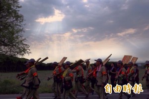 大甲媽溪州現聖光 網友扯鄉民趕走大輪廠