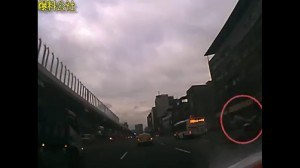 大7事件翻版！貨車嚇退拿刀屁孩 警方兩邊都要查