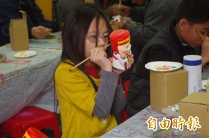 「土地爺爺」過生日 大小朋友上彩妝