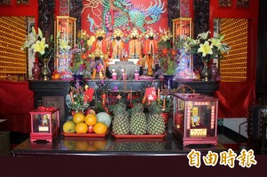 土地公生求財 小南天土地公推招財貔貅