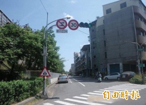 高速公路便道限速30開單惹議    警方：速限是交通局決定的