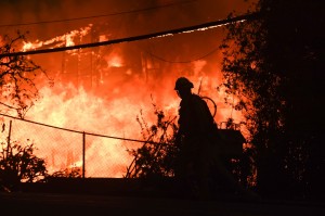 野火威脅加州馬里布豪宅區！好萊塢明星驚慌逃離