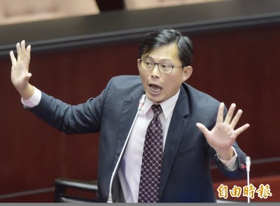 菸捐貪污案官員喊冤  黃國昌打臉官員：你當我笨蛋？