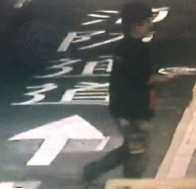 女持刀隨機割喉  騎士及時閃躲輕傷