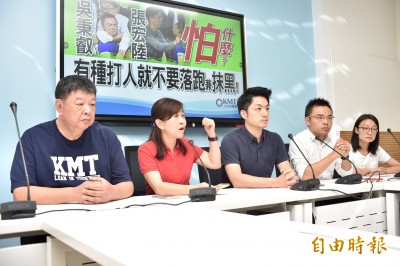 蔣萬安轟「恐怖鐵釘、拔眼鏡」不實指控 吳怡玎跳出來：我拔的