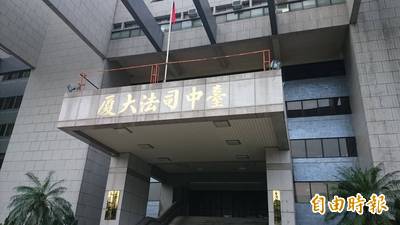 荒唐警察拿錢「喬賭債」 調閱民眾個資「訂價」標售