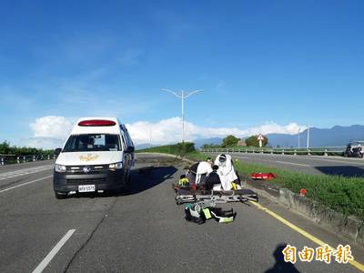 到底騎多快？重機撞安全島騎士身亡 車子噴滑300公尺！