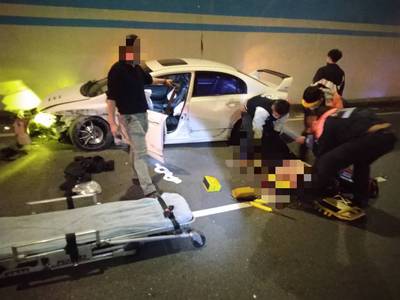 開車載友人吃完消夜返家 他卻自撞分隔島顱內出血不治