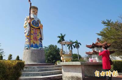 尷尬了！永靖第一公墓土地公竟是違建 將緊急補照