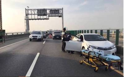 女老師開車到校途中遭鐵片砸死 校長：她把學生當自己孩子照顧