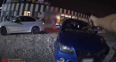 高雄釣蝦場大亂鬥4人傷 警開2槍壓制帶回8人