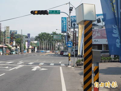 小心荷包失血！南投草屯這路口 5個月拍到347件紅燈越線