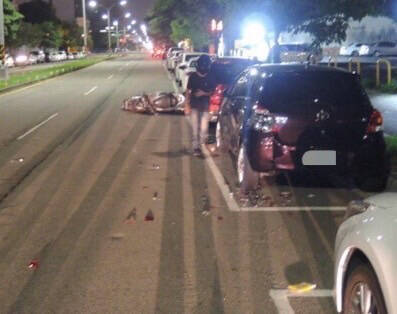 男騎士連撞路旁2輛車 送醫傷重不治驗出酒精超標