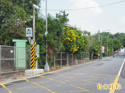 真的忘了踩煞車！南投草屯富林路測速桿 1個多月開近2100張紅單