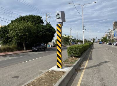 用路人注意！台1、台3苗栗縣境新設3處測速桿 3/1起執法