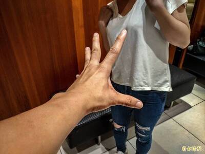 露鳥慣犯！曾秀GG請女店員幫戴保險套 再涉遛小弟弟襲胸