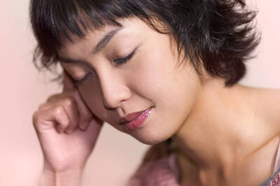 「長髮控」男不准嫩妻「剪短髮、染髮」 她受夠了休夫成功