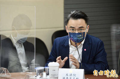 「汽燃費逾期徵收通知」是假訊息 立委批政府怠惰