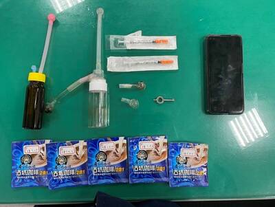 上銬前從身上搜出手銬鑰匙 通緝犯辯是「情趣用品」