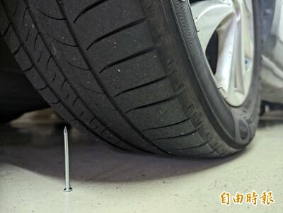 停車糾紛後鄰男在輪前放鐵釘 車主告恐嚇但沒「惡害通知」判無罪