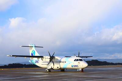 日本客機緊急降落宮崎機場 乘客：機艙內冒出白煙