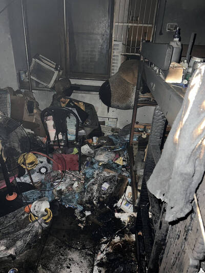 竹北大樓凌晨惡火 一對母女送醫