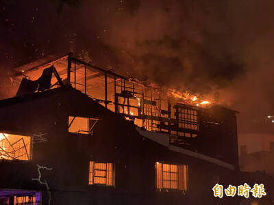高雄河北二路空屋起火 波及12戶