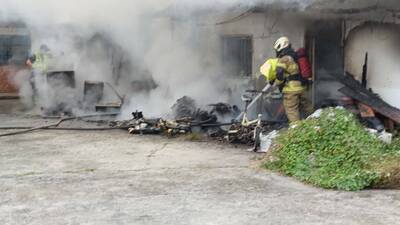 父母疑外出獨留2歲、4歲小姊弟鎖屋內 住家起火釀2死
