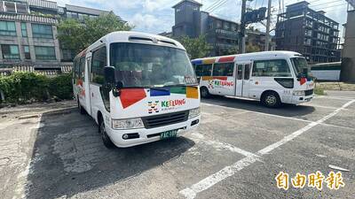 基隆公車又出包！日前婦女摔傷 又被爆車門未關山路照跑