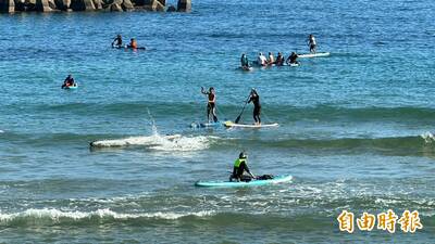 民眾抗議大武崙沙灘設限制 謝國樑：明年委外管理、調整與海洋共存