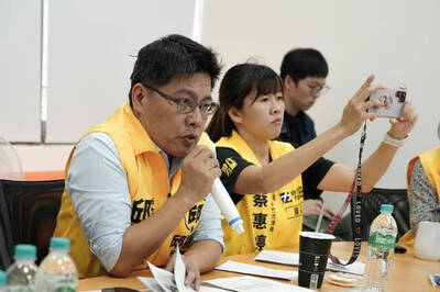 柯文哲、李全教同台喊凍蒜  邱顯智嘆：藍白合應正名「藍白黑」合