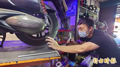 台中海線「撒釘怪客」害愛車遭殃 機車行老闆佛心免費補胎