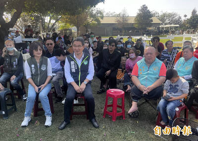 雲林復健青年協進會獲贈復康巴士 劉建國、蘇治芬罕見同台慶祝