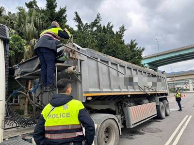 蘆洲警連3天取締砂石車 祭出逾60萬元罰單