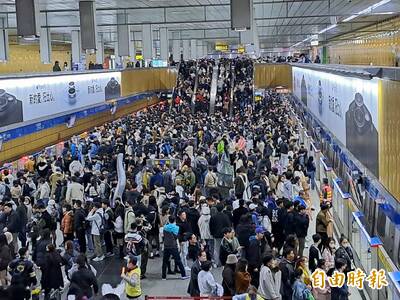 台北跨年散場好擠！北捷運量突破200萬人次 增加16.3萬